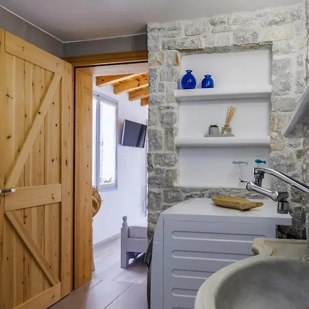 Amaranthos Village *