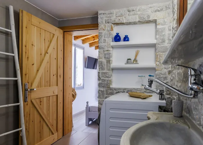 Amaranthos Village *